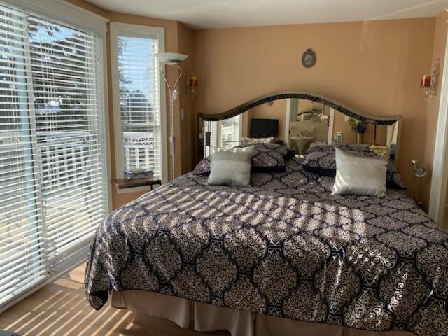 Ocean Breeze Executive Bed And Breakfast Северный Ванкувер Экстерьер фото
